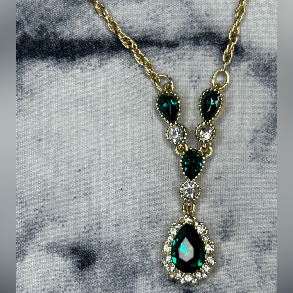 Teardrop Emerald Green and Clear Crystal Necklace and earrings set